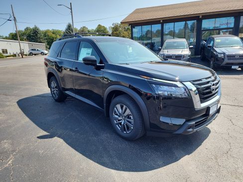 New 2025 Nissan Pathfinder SV image 1