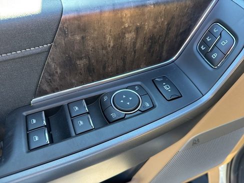 New 2026 Ford F250 Lariat w/ Black Appearance Package image 23