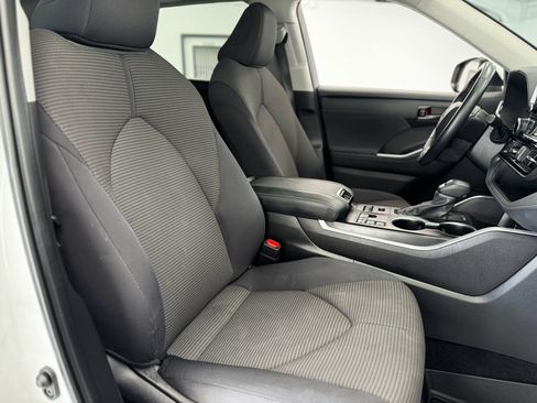 Used 2024 Toyota Highlander LE image 33