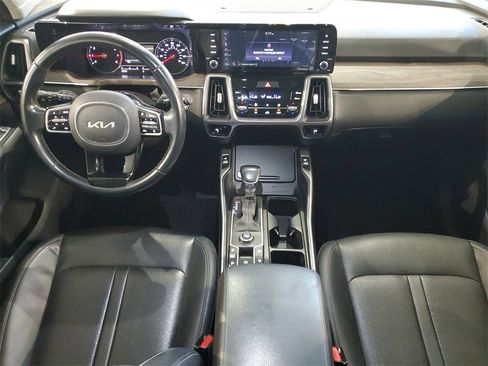 Certified 2022 Kia Sorento EX w/ Panoramic Sunroof Package image 9