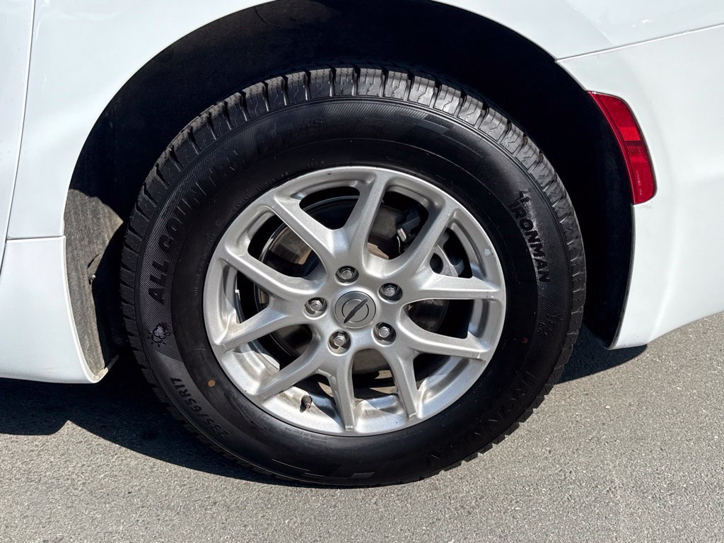 Used 2024 Chrysler Pacifica Touring-L FWD image 18
