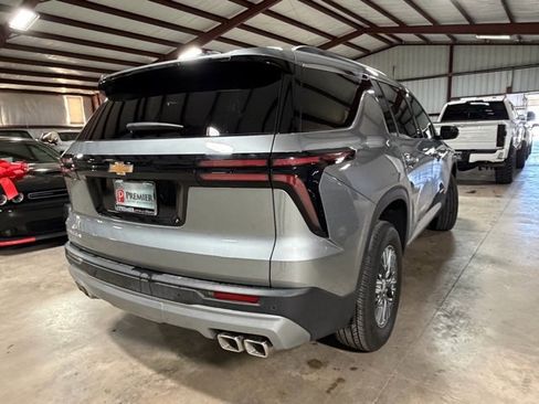 Used 2026 Chevrolet Traverse LT image 6