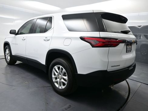 Used 2023 Chevrolet Traverse LS image 4