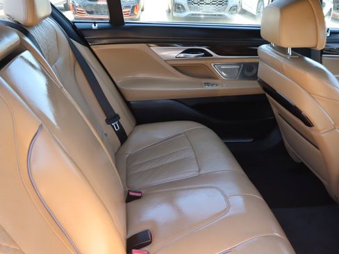 Used 2021 BMW 750i xDrive w/ Executive Package AWD/4WD image 17