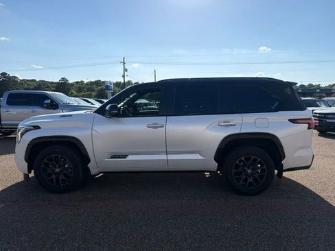 Used 2025 Toyota Sequoia Platinum AWD/4WD image 7