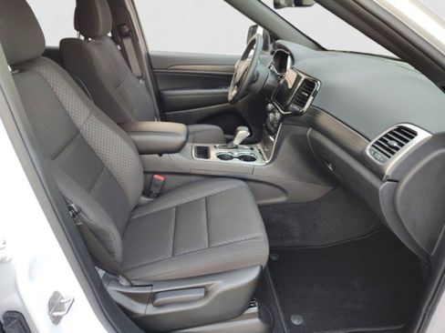 Used 2022 Jeep Grand Cherokee Laredo E AWD/4WD image 19