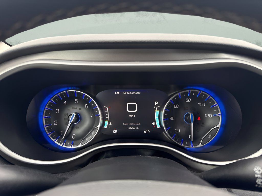 Used 2024 Chrysler Pacifica Touring-L FWD image 20