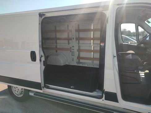 Used 2025 RAM ProMaster 2500 w/ U-Haul Equipment Group FWD image 5