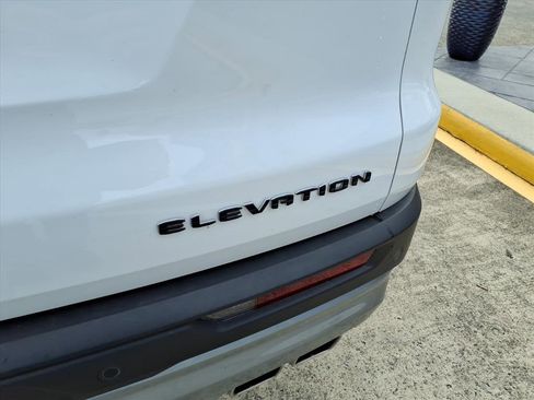 Used 2025 GMC Acadia Elevation image 5