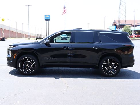 Used 2025 Chevrolet Traverse High Country w/ LPO, Floor Liner Package AWD/4WD image 39