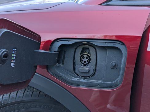 Used 2025 Chevrolet Equinox EV LT image 33