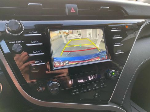 Used 2018 Toyota Camry XSE image 17