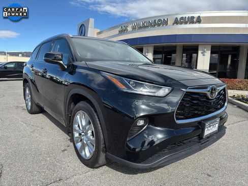 Used 2022 Toyota Highlander Limited image 1