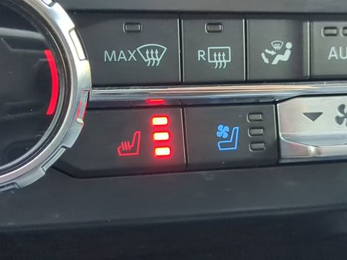 Used 2022 Ford F350 Platinum w/ FX4 Off-Road Package image 22