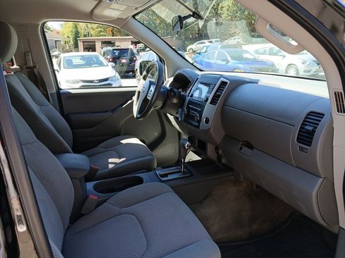 Used 2018 Nissan Frontier SV image 16
