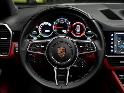 Used 2022 Porsche Cayenne GTS AWD/4WD image 43