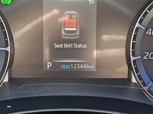 Used 2021 Toyota Highlander LE image 15