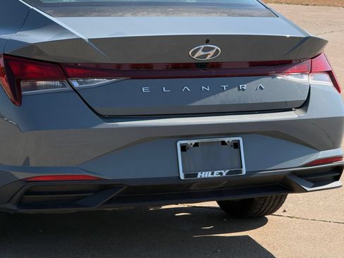Used 2022 Hyundai Elantra SEL w/ Cargo Package FWD image 8