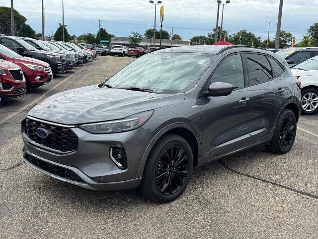 Used 2023 Ford Escape ST-Line Elite AWD/4WD image 2