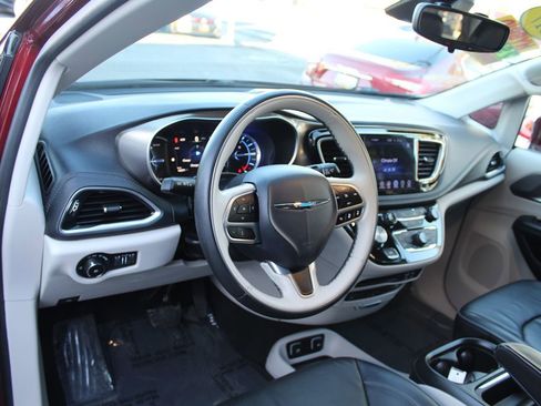 Used 2017 Chrysler Pacifica Platinum image 20