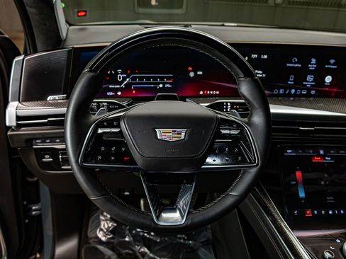 Used 2025 Cadillac Escalade V image 18