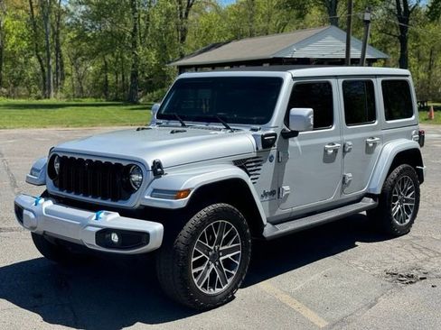 Used 2024 Jeep Wrangler High Altitude AWD/4WD image 1