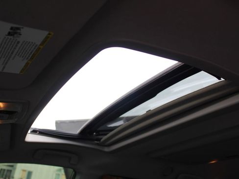 Used 2017 Toyota Sienna SE Premium image 29