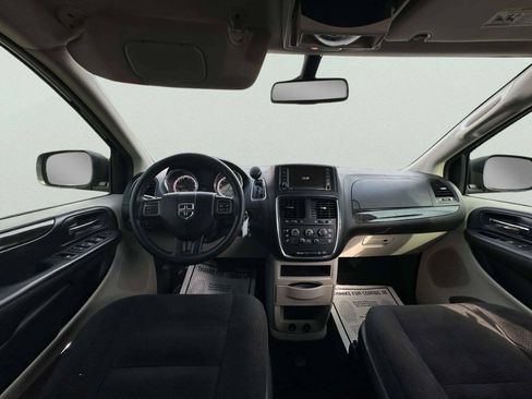 Used 2019 Dodge Grand Caravan SE FWD image 24
