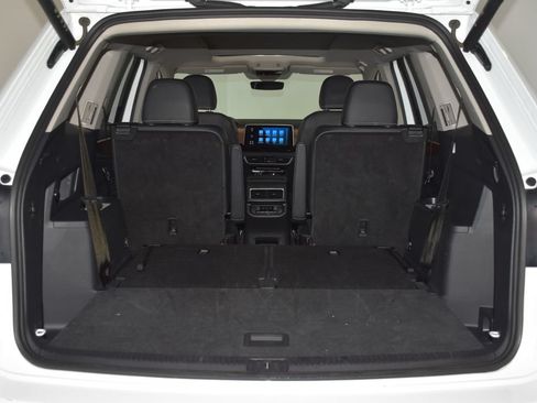 Used 2025 Volkswagen Atlas SE FWD image 34