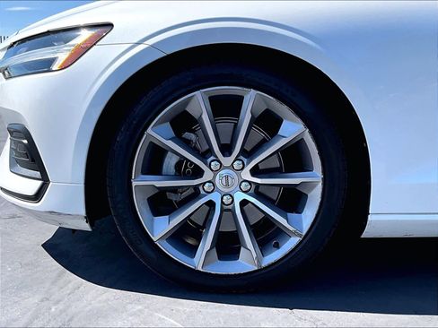 Used 2019 Volvo S60 T5 Momentum w/ Premium Package FWD image 12