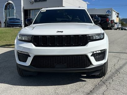 New 2025 Jeep Grand Cherokee Limited w/ Black Appearance Package