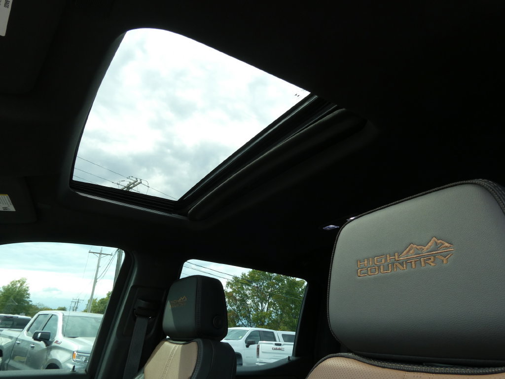 Certified 2025 Chevrolet Silverado 1500 High Country w/ Technology Package AWD/4WD image 29