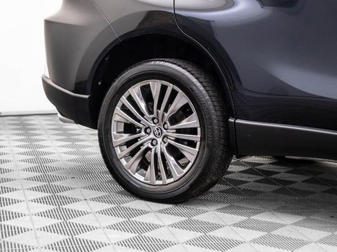 Used 2021 Toyota Venza XLE image 33