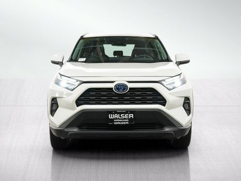 Used 2022 Toyota RAV4 XLE Premium AWD/4WD image 9