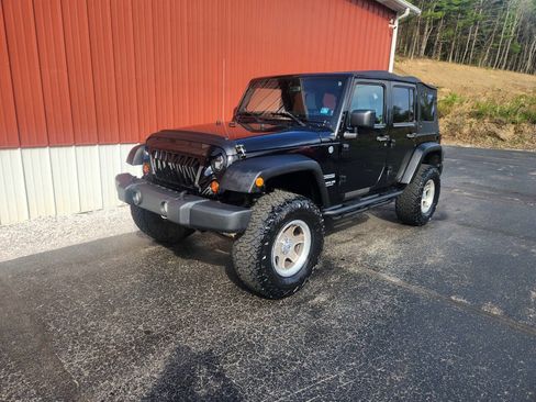 Used 2013 Jeep Wrangler Unlimited Sport AWD/4WD image 3