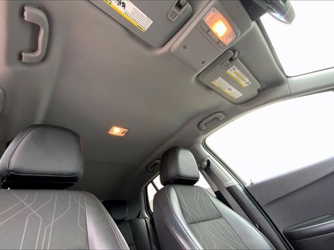 Used 2022 Chevrolet Trax LT w/ Driver Confidence Package image 12