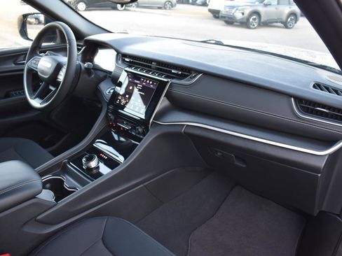 Used 2024 Jeep Grand Cherokee Laredo w/ Trailer Tow Package image 61