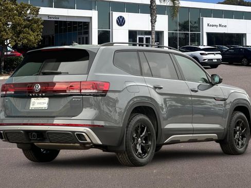 New 2025 Volkswagen Atlas Peak Edition SE image 4