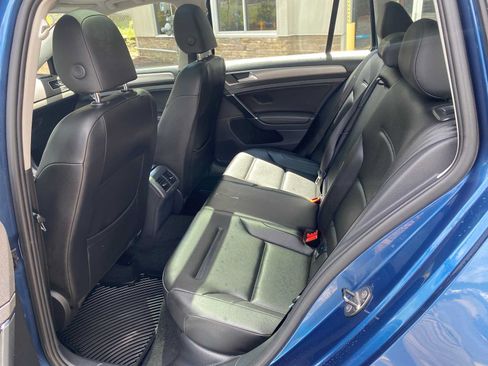 Used 2017 Volkswagen Golf SE FWD image 11