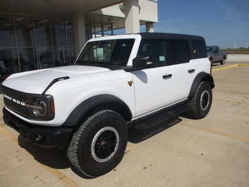 New 2025 Ford Bronco Badlands image 27