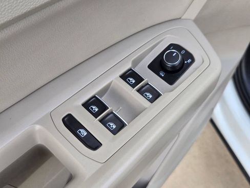 Used 2018 Volkswagen Atlas SE FWD image 12