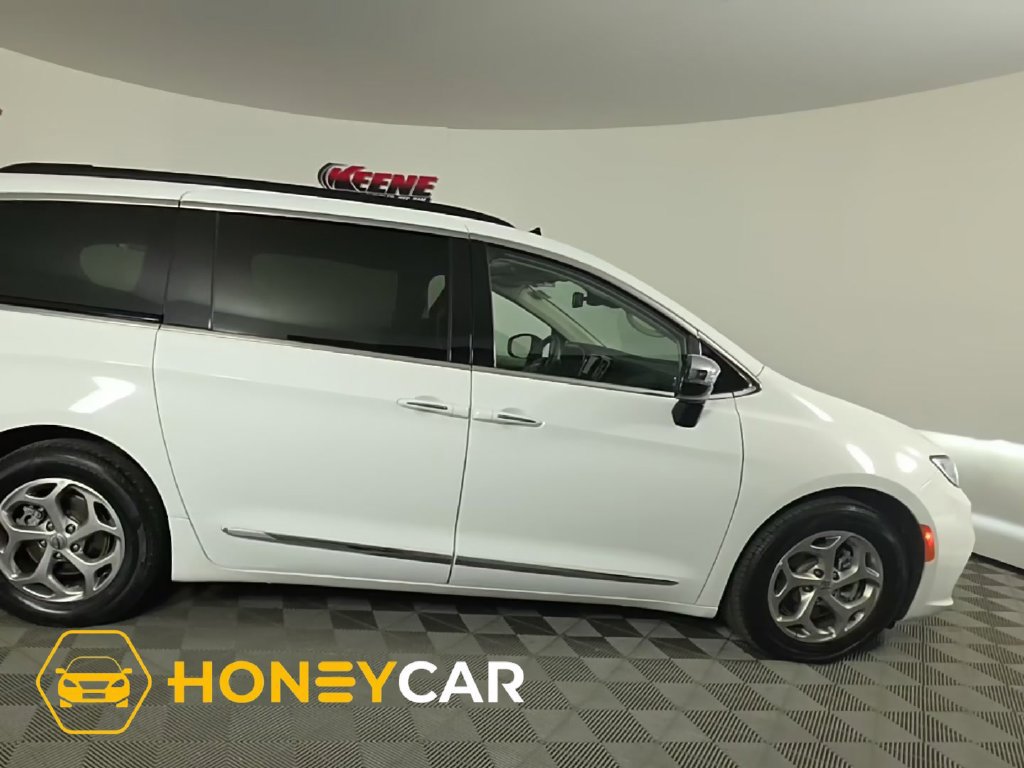 Used 2023 Chrysler Pacifica Limited FWD image 1