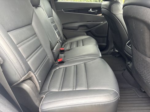Used 2019 Kia Sorento EX image 15