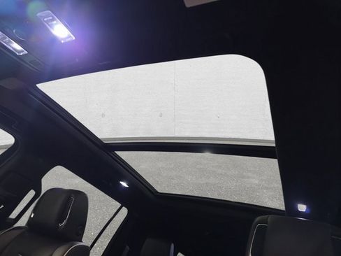 Certified 2023 Cadillac Escalade ESV Premium Luxury image 33