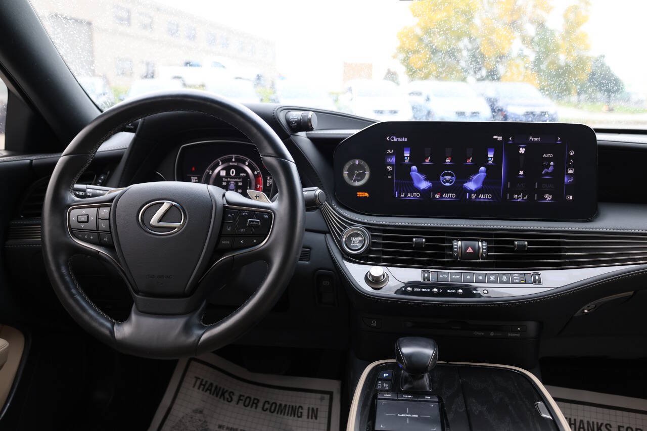 Used 2021 Lexus LS 500 w/ Accessory Package (Z2) RWD image 23