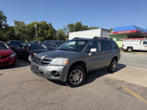 Used 2008 Mitsubishi Endeavor SE AWD/4WD image 2