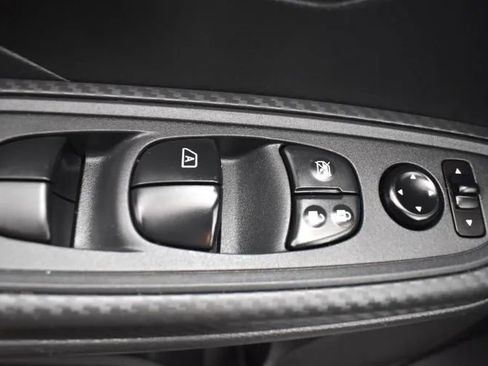 Used 2025 Nissan Versa SV FWD image 20