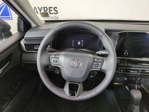 Used 2025 Toyota Camry LE w/ Convenience Package image 17