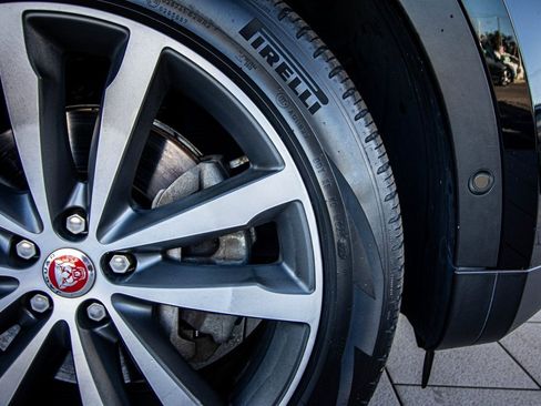 Used 2018 Jaguar E-PACE SE image 23