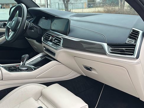 Used 2022 BMW X5 M w/ Competition Package 2 image 23